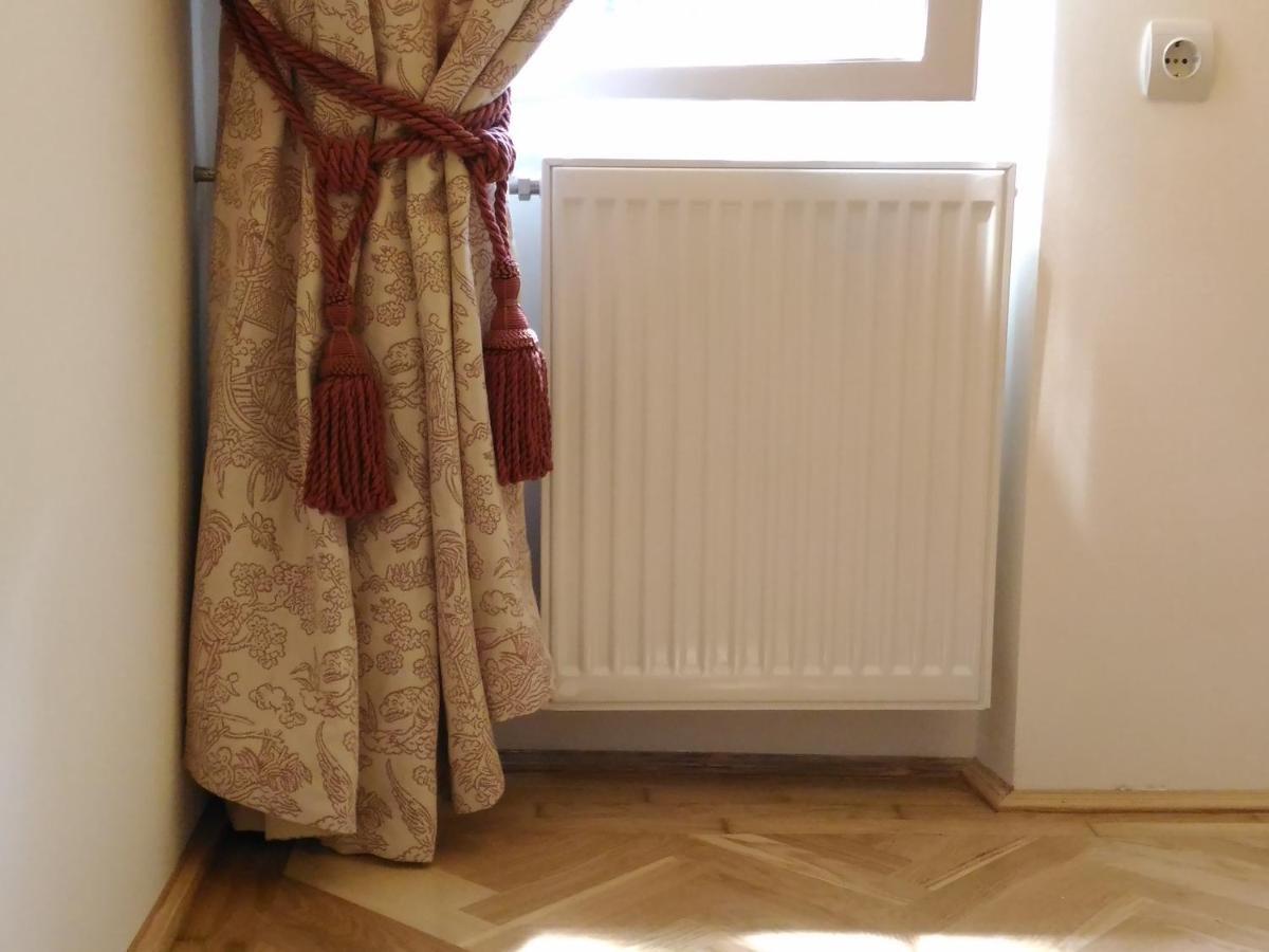 Unique, Floor, Individual *